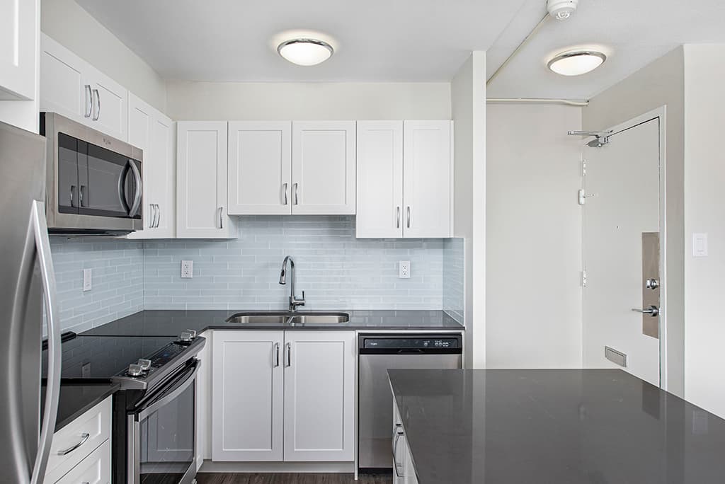 Wellesley Square — Downtown 1 Bedroom - Photo 16