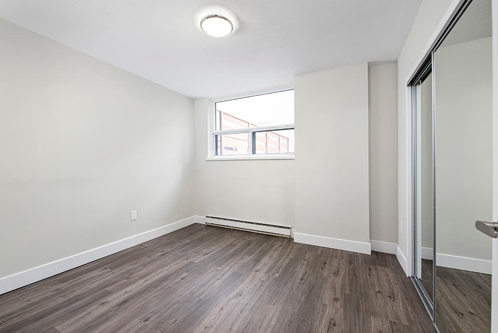 Wellesley Square — Downtown 1 Bedroom - Photo 20
