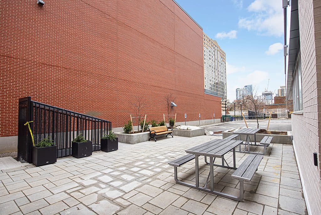 Wellesley Square — Downtown 1 Bedroom - Photo 15