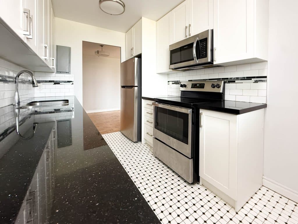 Steven Tower — Stevenson + Kipling 3 Bedroom - Photo 2