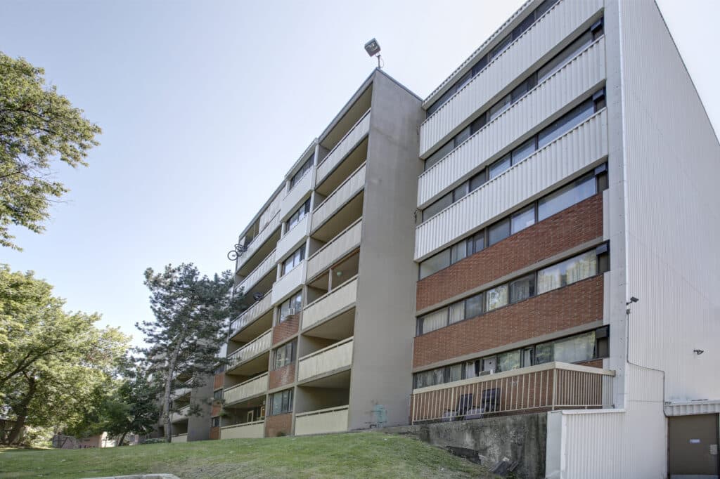 The Laurentian — 2 Bedrooms - Photo 4