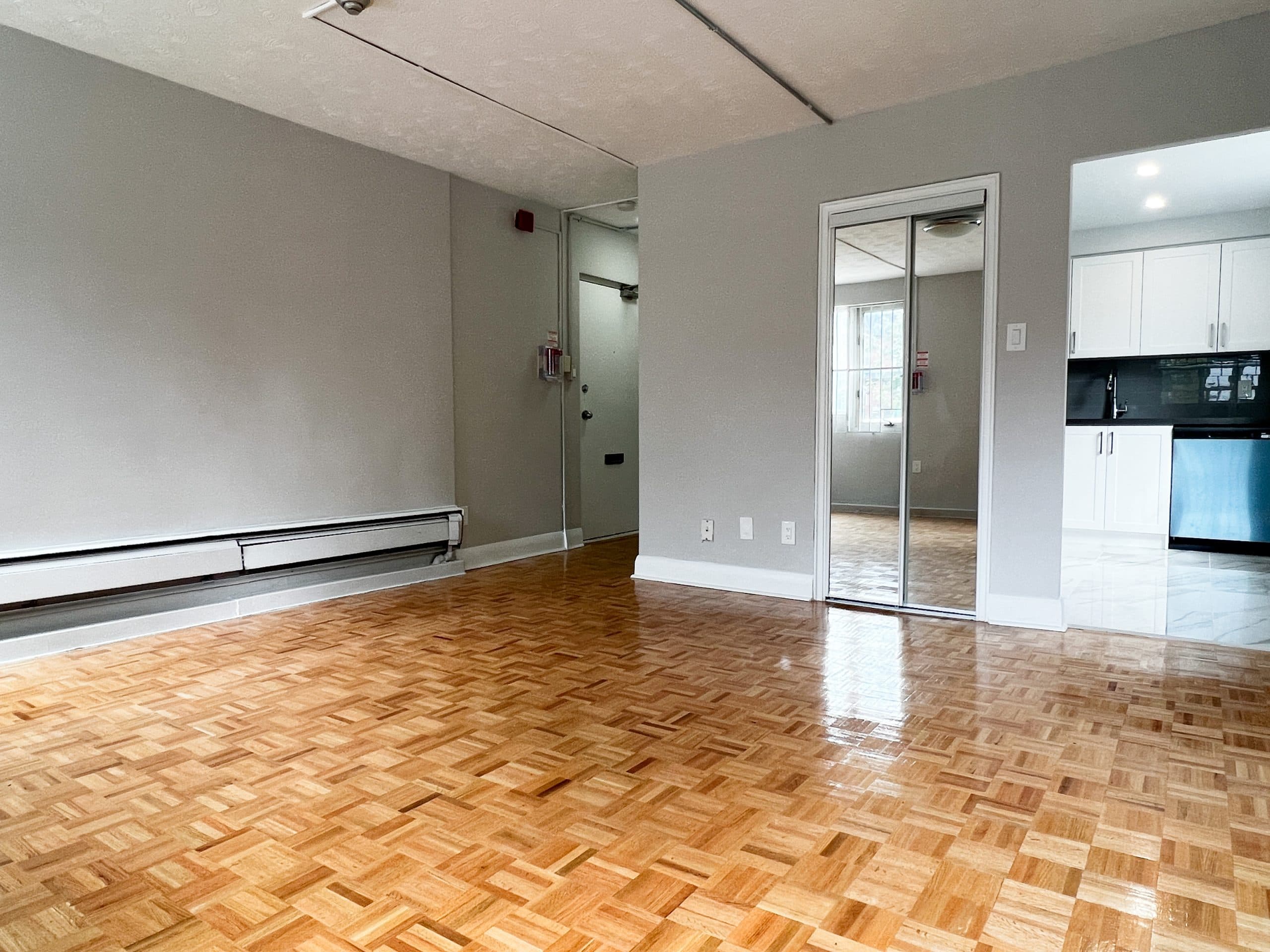 Sum Tai — Parkdale Studio (Bachelor) - Photo 10