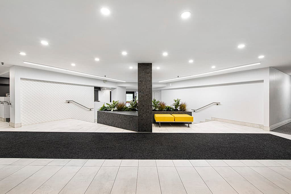Riverside Tower — Studio (Bachelor) - Photo 8