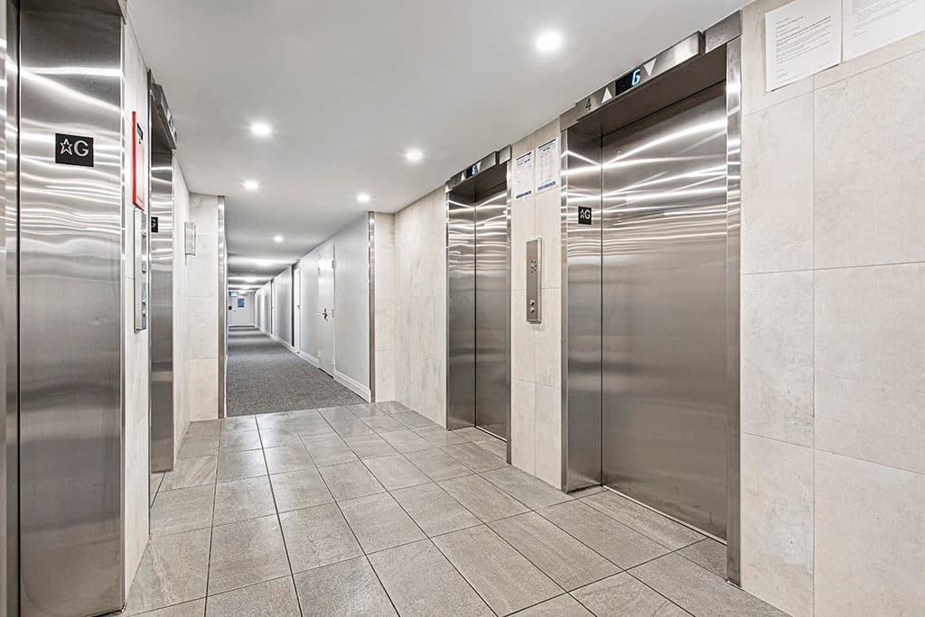 Riverside Tower — Studio (Bachelor) - Photo 11