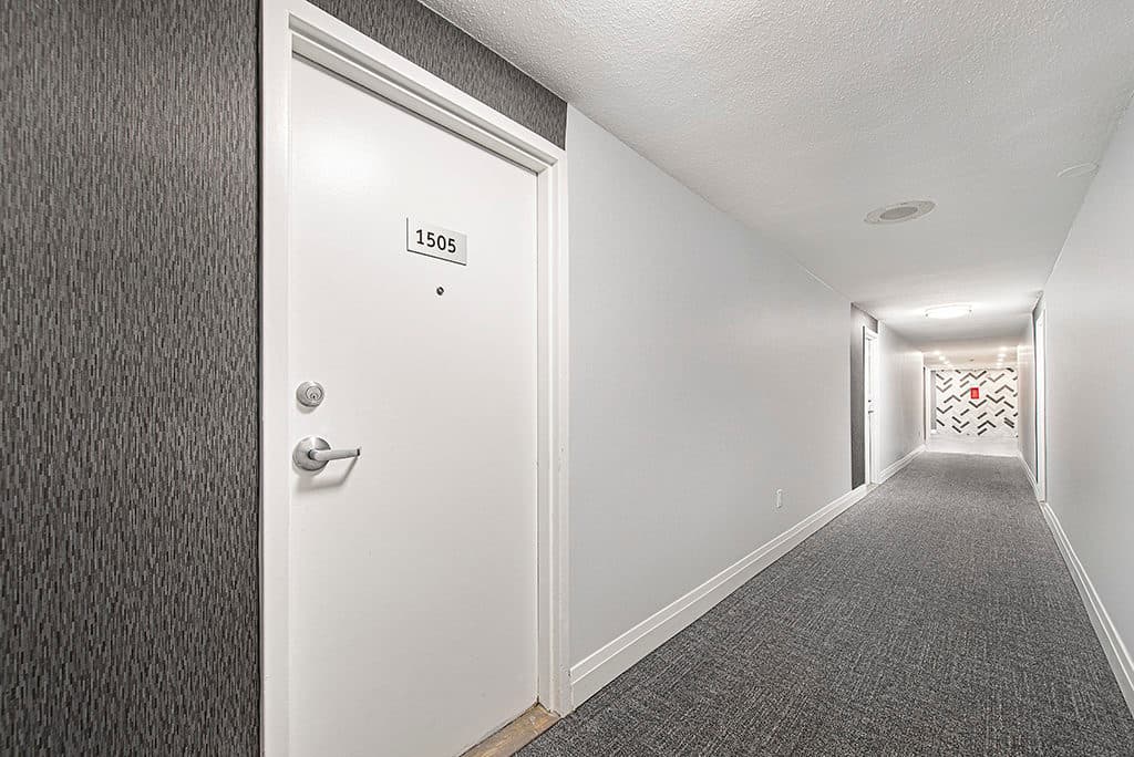 Riverside Tower — Studio (Bachelor) - Photo 12