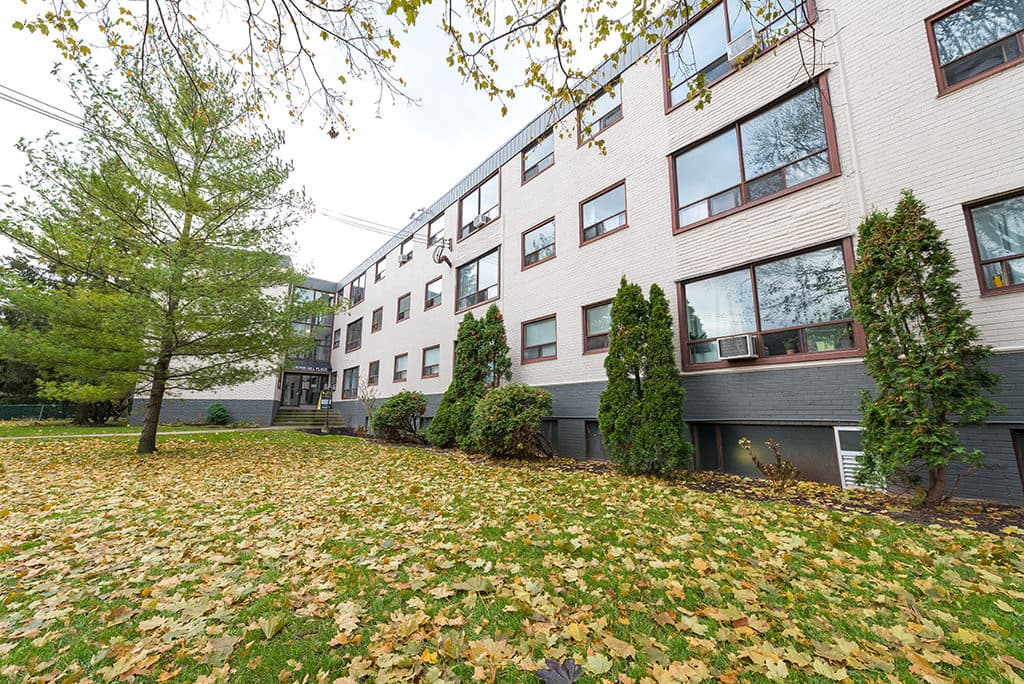Crown Hill Place Apartments - Photo 4