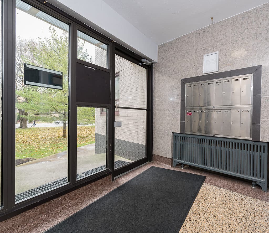 Crown Hill Place Apartments - Photo 5