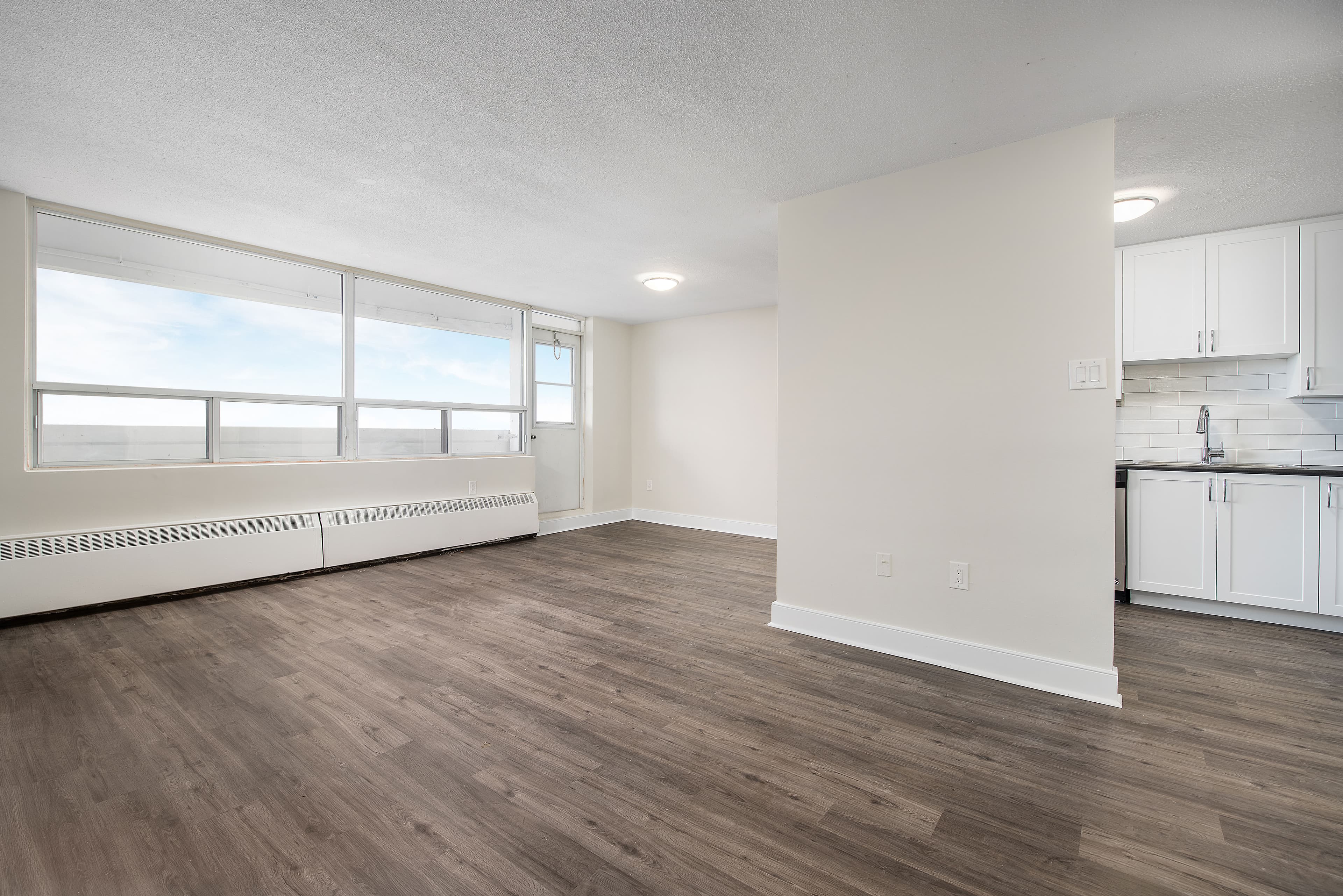 Riverside Tower — Studio (Bachelor) - Photo 19