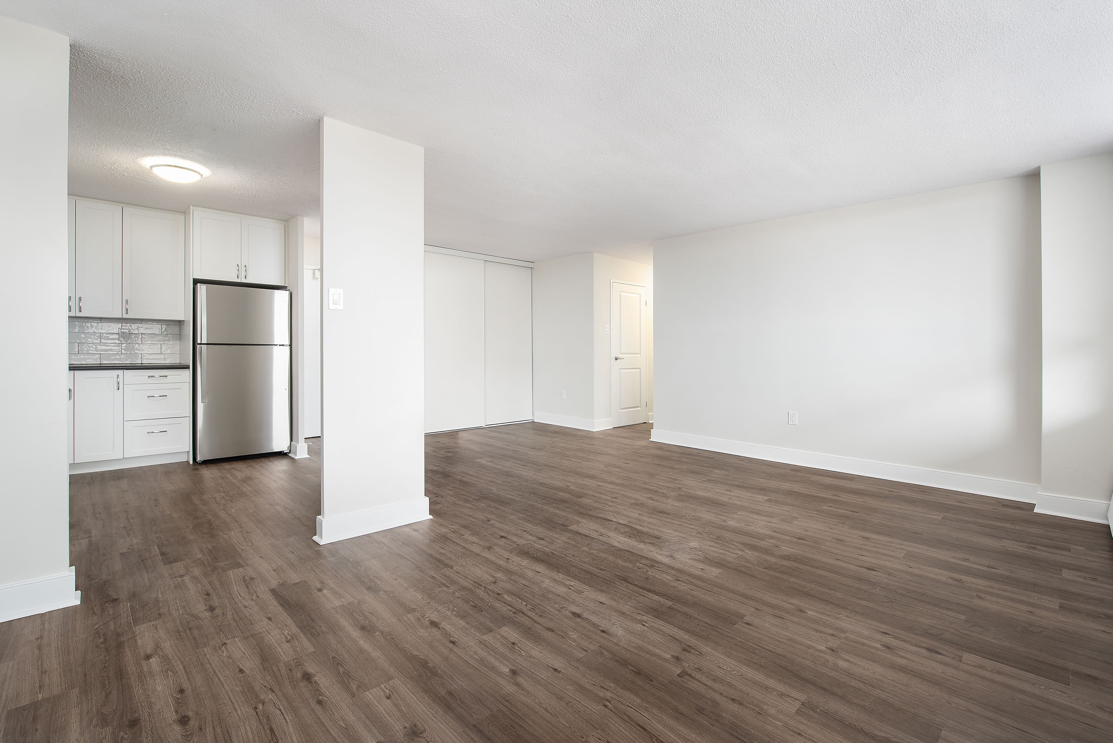 Riverside Tower — Studio (Bachelor) - Photo 18