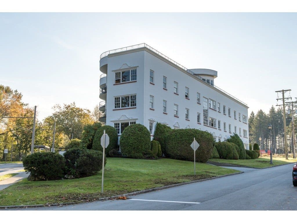 Colonial House — UBC Bachelor - Photo 9