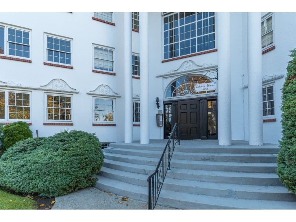 Colonial House — UBC Bachelor - Photo 8