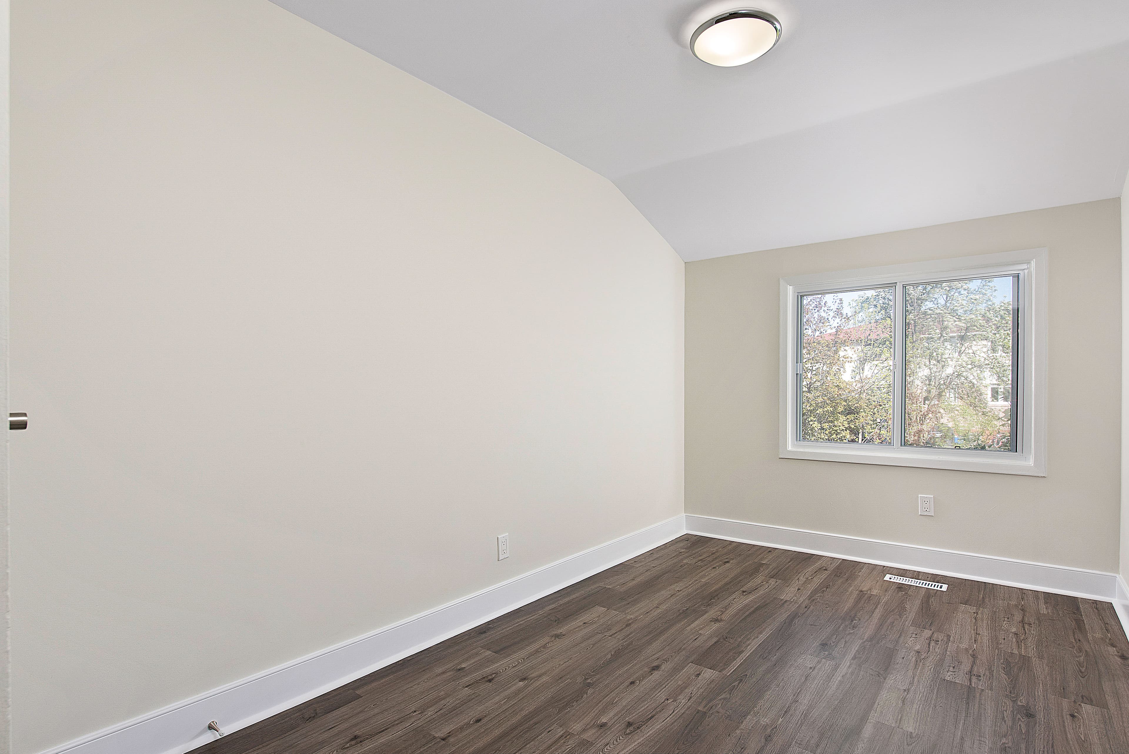 Forest Glen Townhomes — 4 Bedrooms Townhouse - Photo 15
