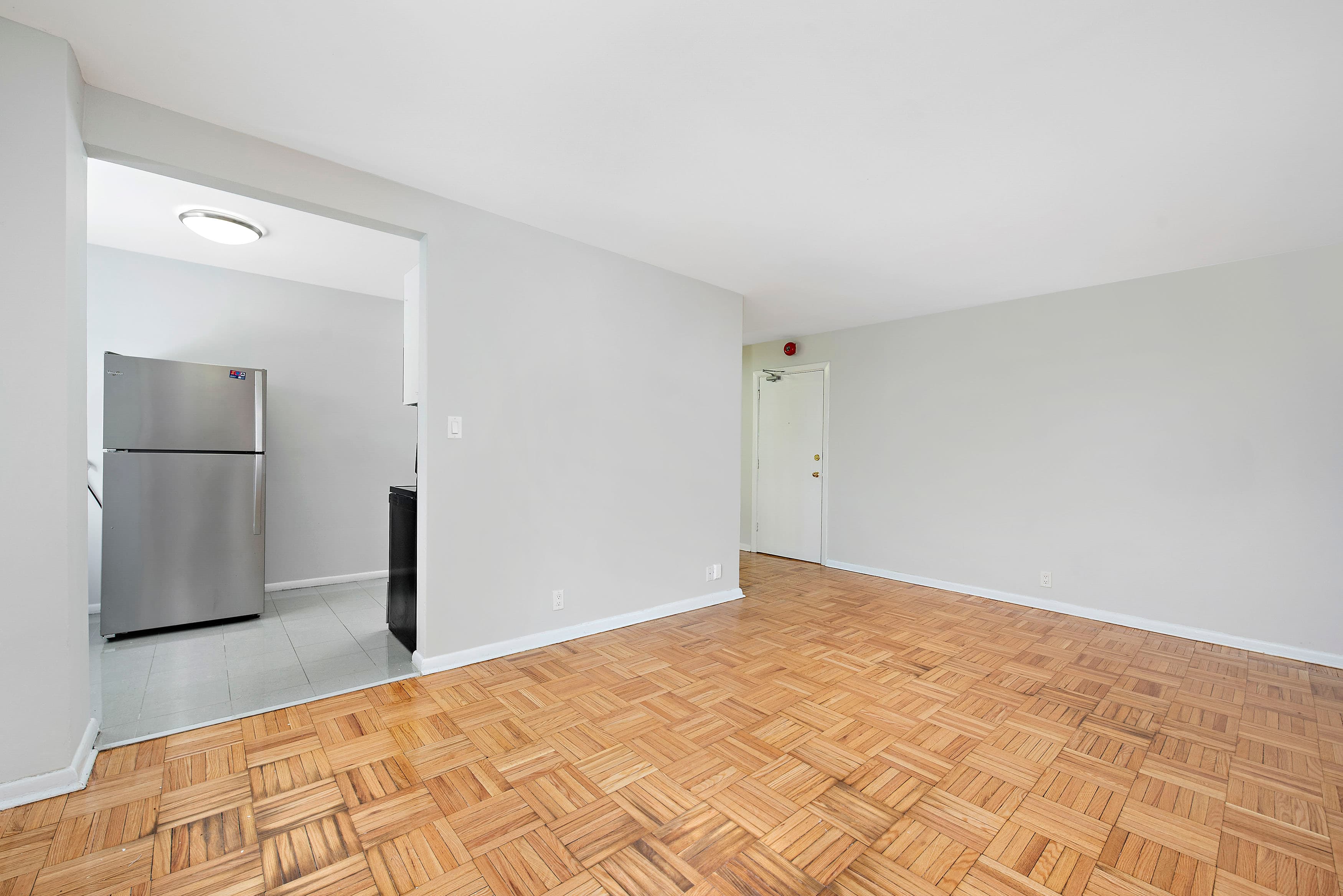 Craigton Drive Apartments — Golden Mile 1 Bedroom - Photo 10