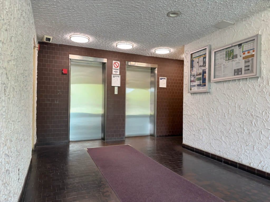 Yorkwoodsgate Apartments — 3 Bedroom - Photo 11