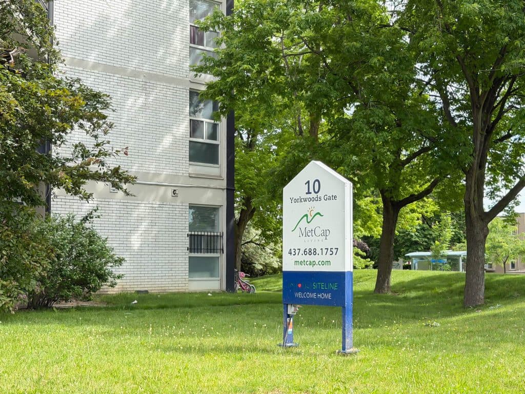 Yorkwoodsgate Apartments — 3 Bedroom - Photo 10