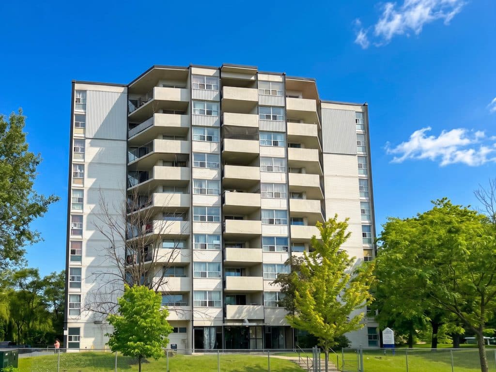 Yorkwoodsgate Apartments — 3 Bedroom - Photo 9