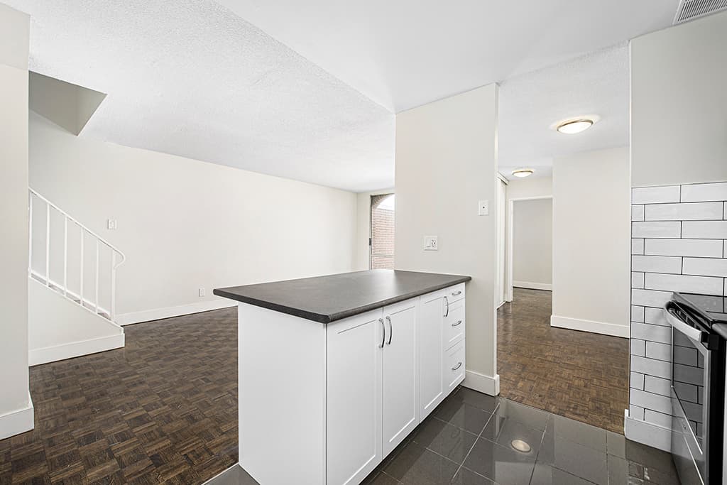 Westwood Abbey Apartments — 2 Bedrooms + den - Photo 10