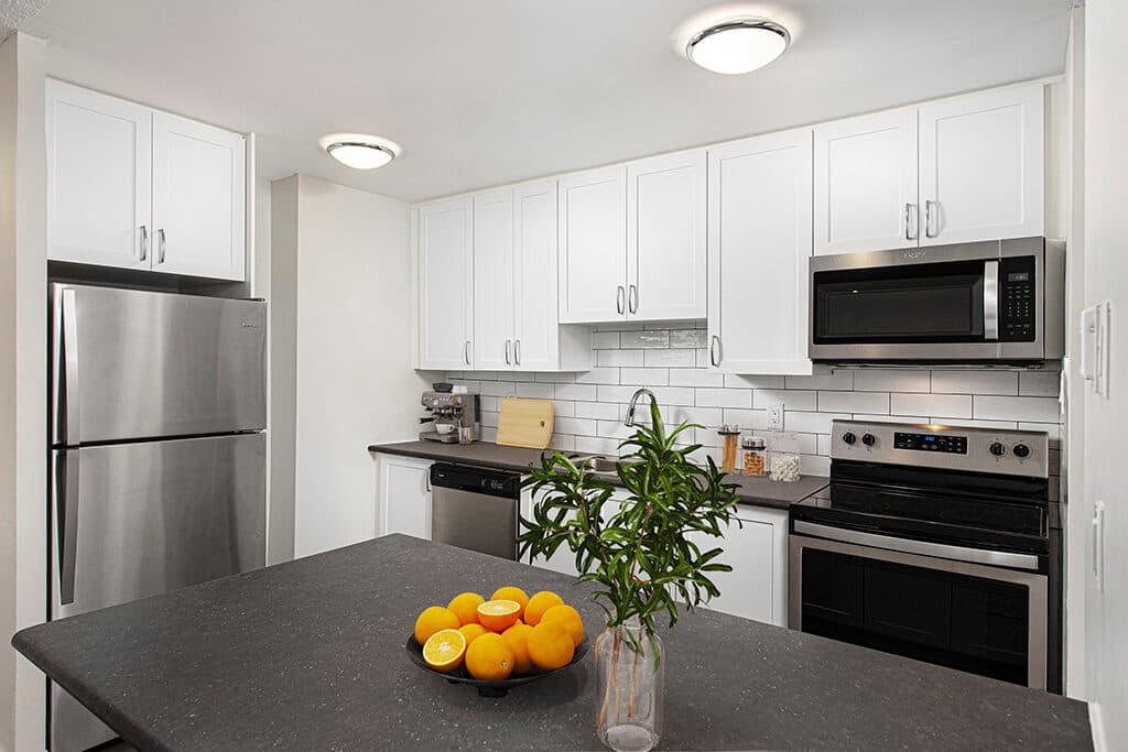 Westwood Abbey Apartments — 3 Bedrooms - Photo 2
