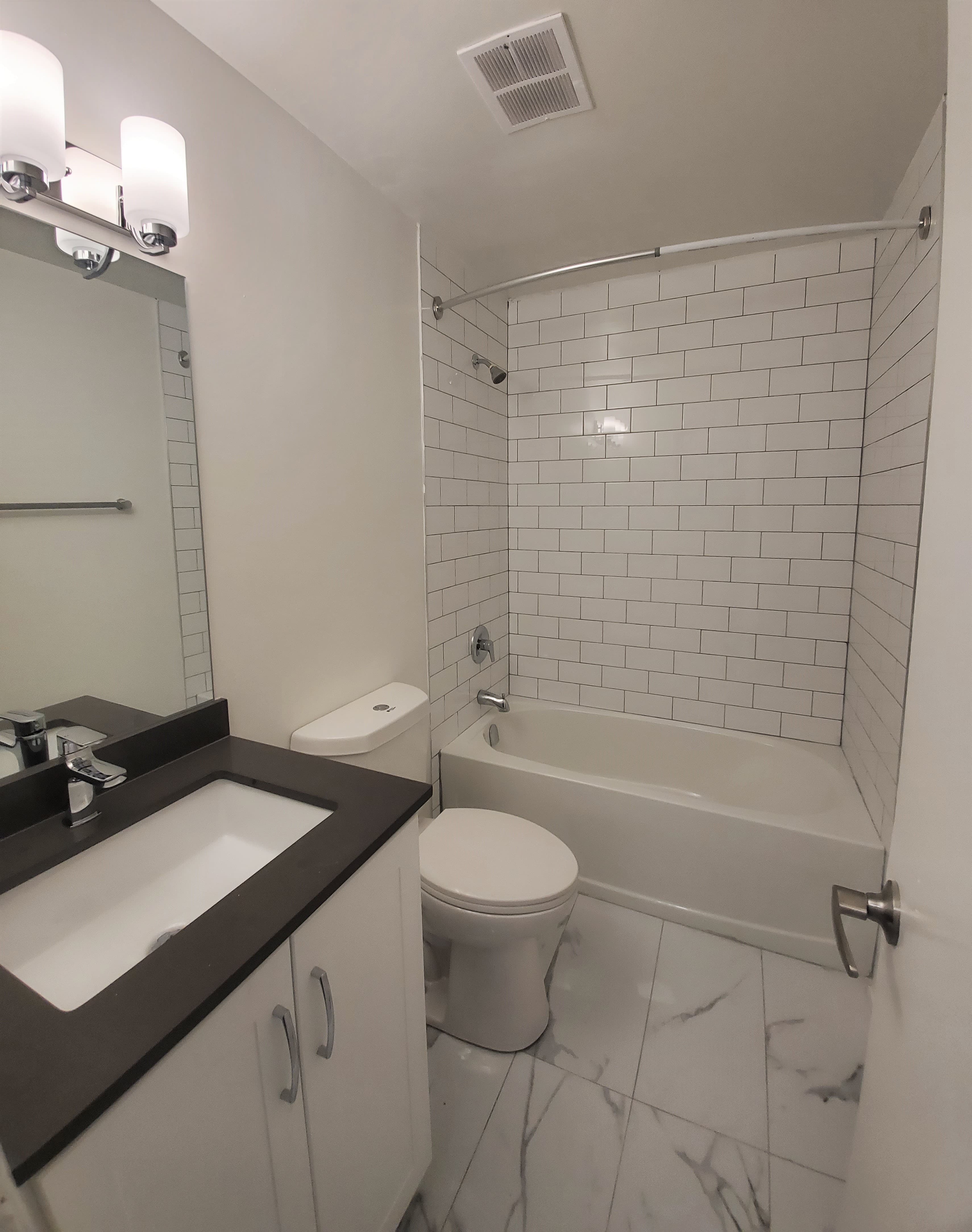 Yorkwoodsgate Apartments — 3 Bedroom - Photo 17