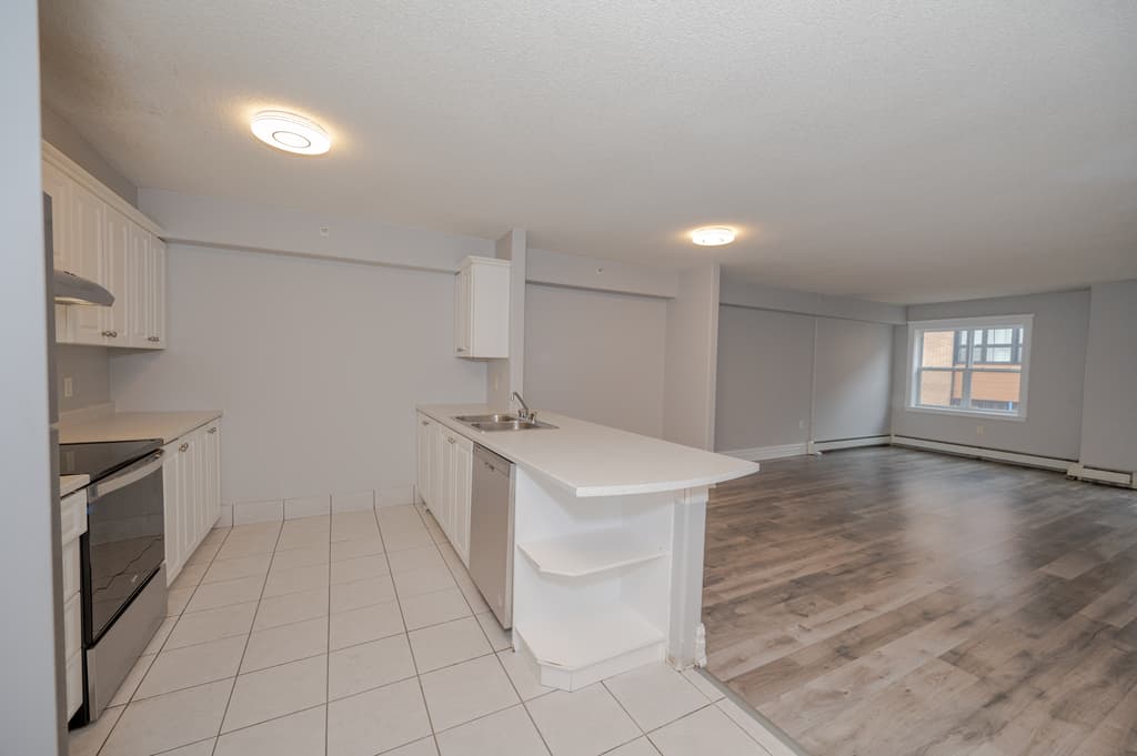 Barrington Terrace — 3 Bedrooms with walkout patio - Photo 7