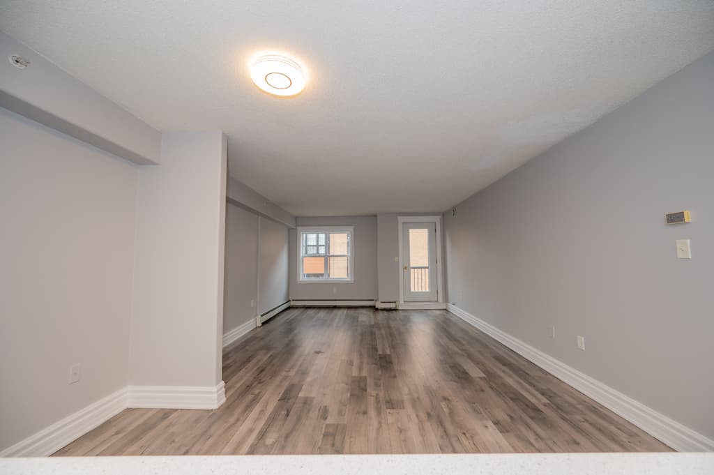 Barrington Terrace — 3 Bedrooms with walkout patio - Photo 9