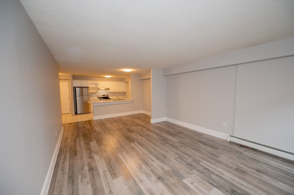 Barrington Terrace — 3 Bedrooms with walkout patio - Photo 8