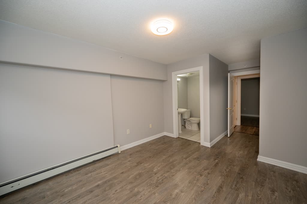Barrington Terrace — 3 Bedrooms with walkout patio - Photo 12