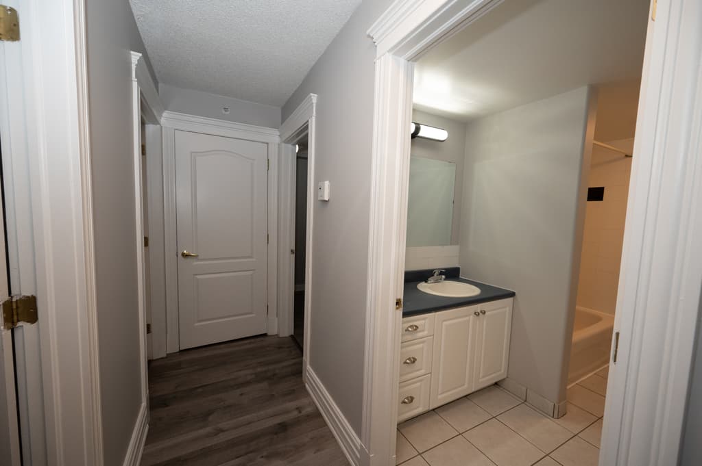 Barrington Terrace — 3 Bedrooms with walkout patio - Photo 13