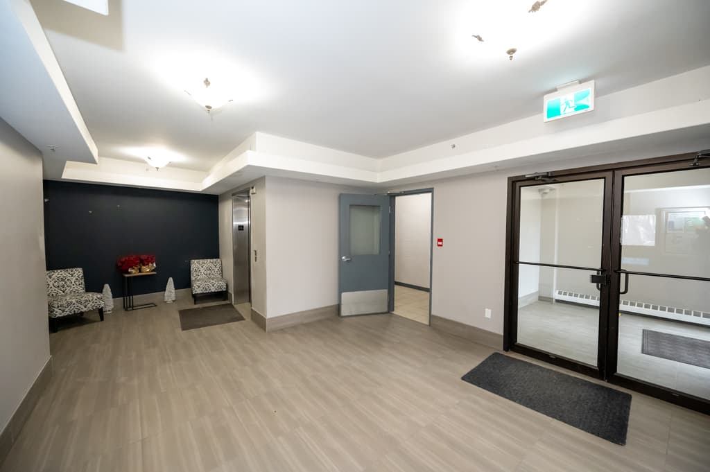 Barrington Terrace — 3 Bedrooms with walkout patio - Photo 3