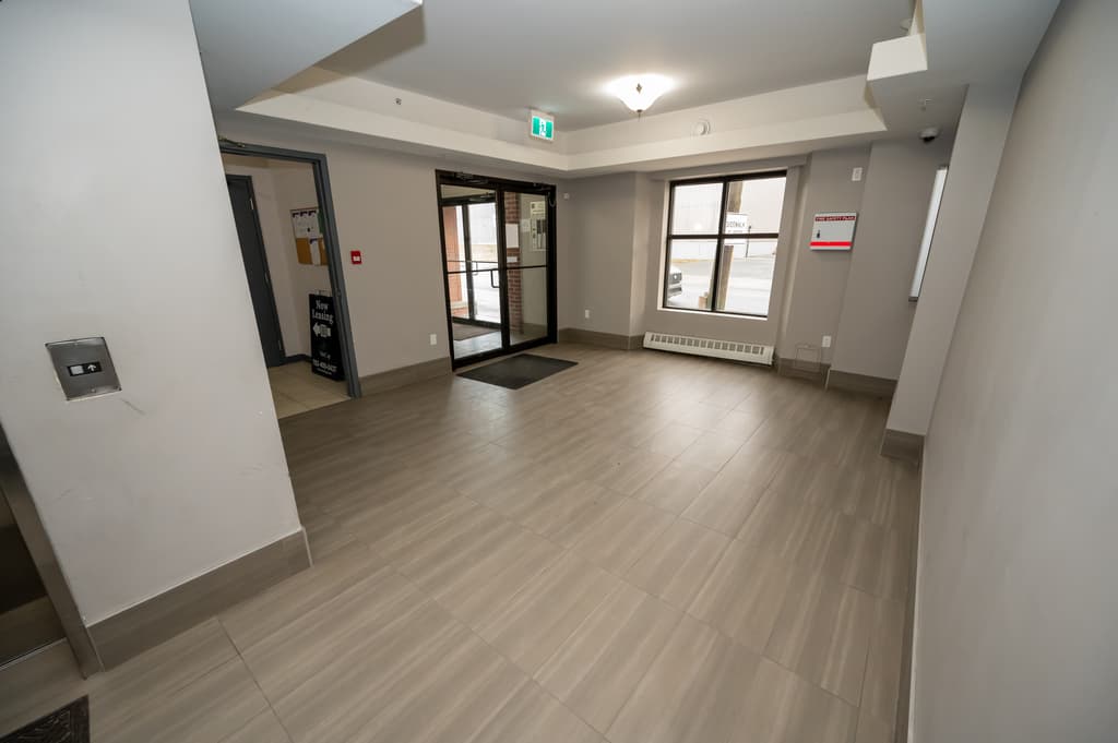 Barrington Terrace — 3 Bedrooms with walkout patio - Photo 4