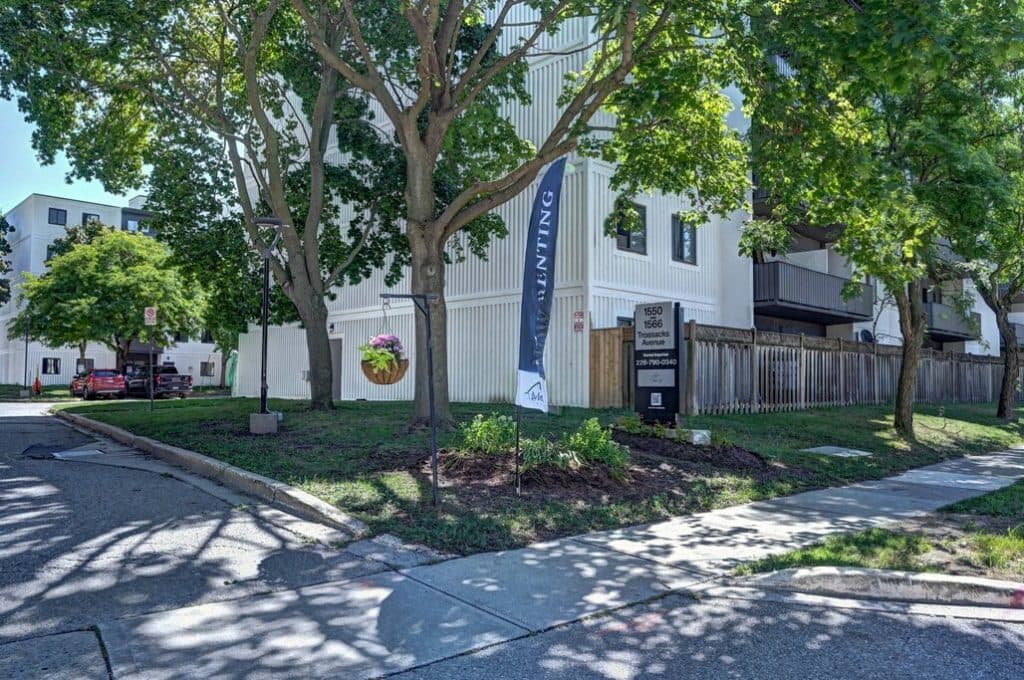 Trossacks Avenue Townhouses — 3 Bedrooms - Photo 9
