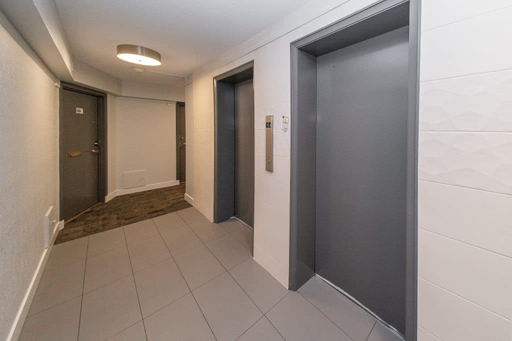 Park Towers — Bachelor - Photo 15