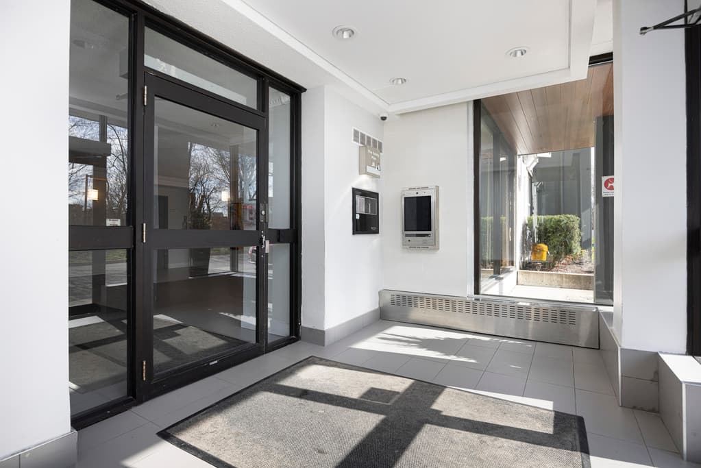 Eglinton Residences — 3 Bedroom - Photo 6