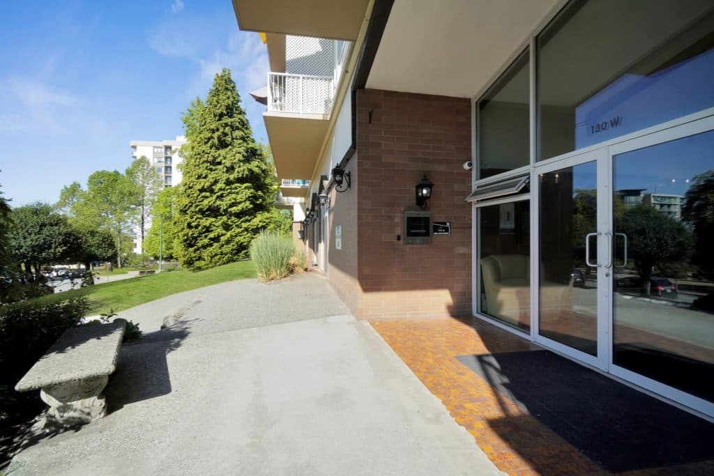 130 Keith Road — Bachelor - Photo 4