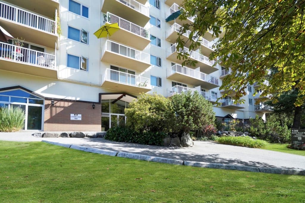 130 Keith Road — Bachelor - Photo 2