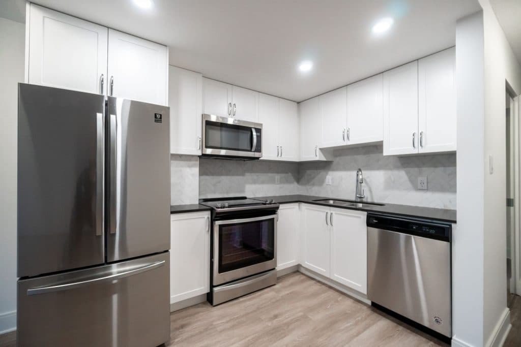 Barclay Towers — Bachelor - Photo 7