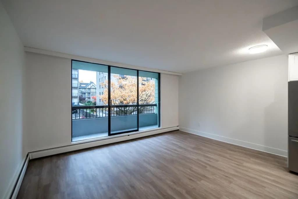 Barclay Towers — Bachelor - Photo 8