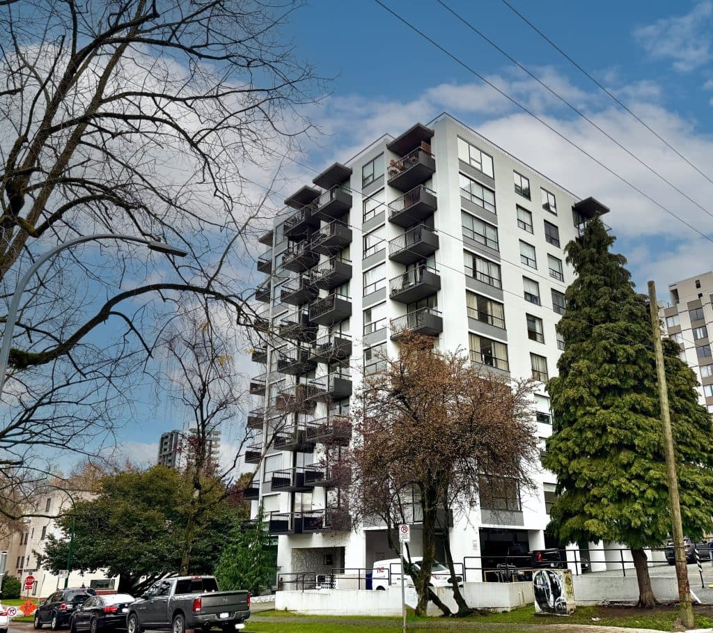 Tamarac Apartments — Bachelor - Photo 3