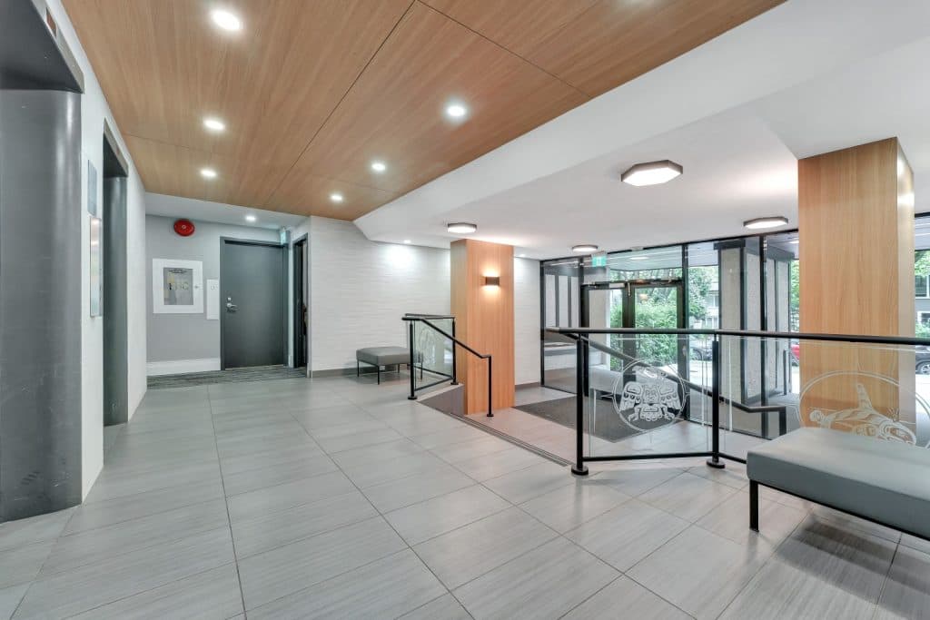 Barclay Towers — Bachelor - Photo 5