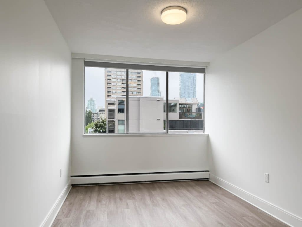 Connaught Apartments — Bachelor - Photo 4