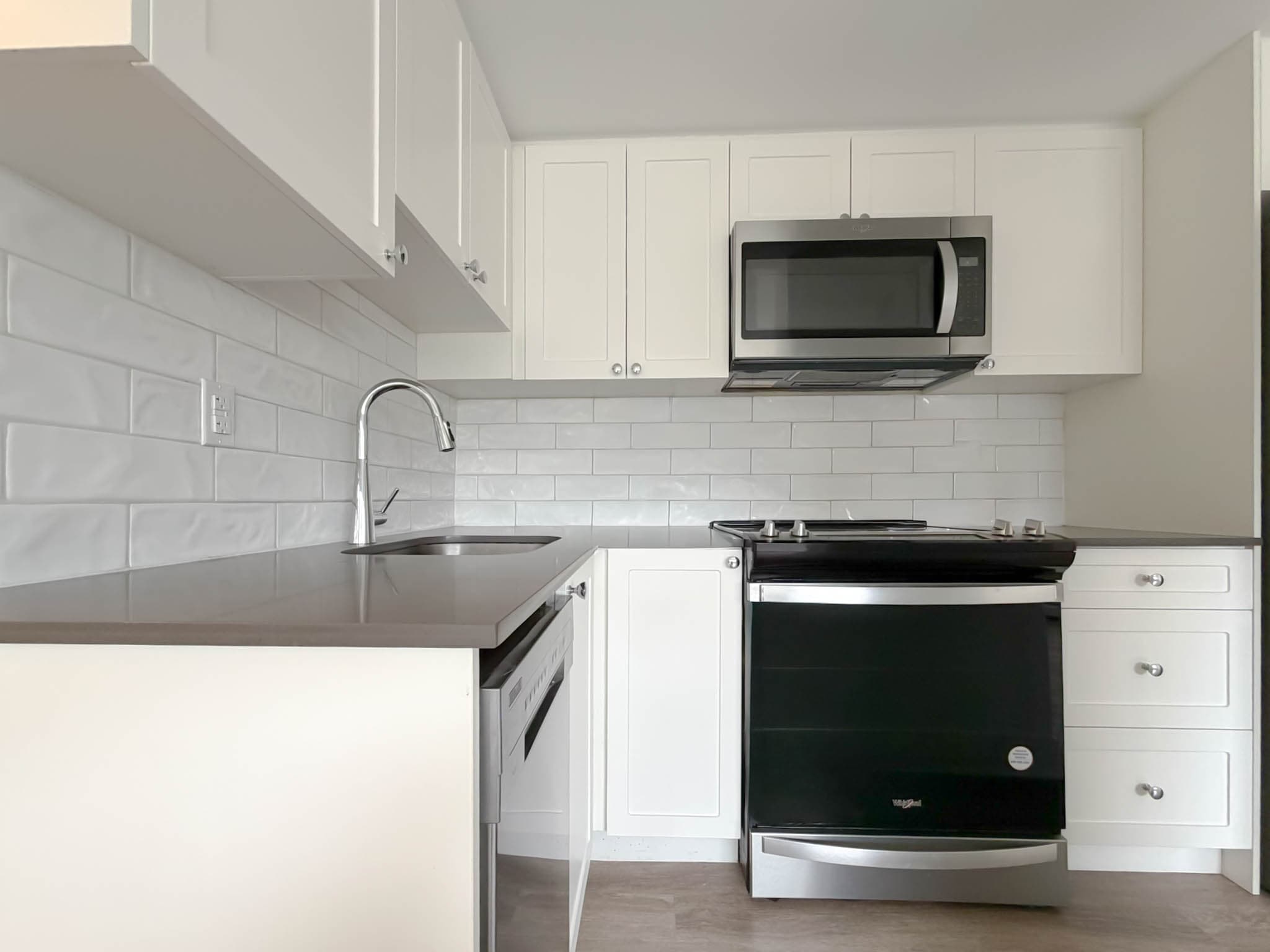 Connaught Apartments — Bachelor - Photo 21