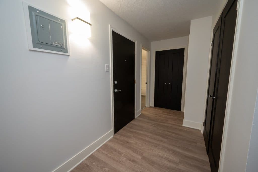 Willett Apartments — Bachelor - Photo 8