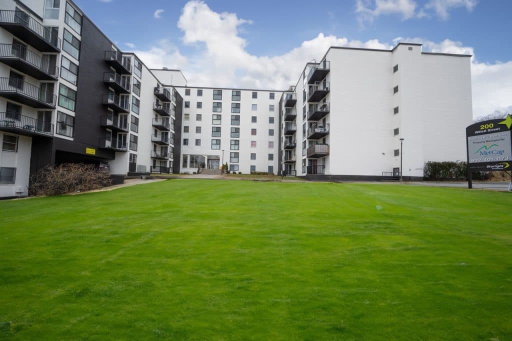Willett Apartments — Bachelor - Photo 21