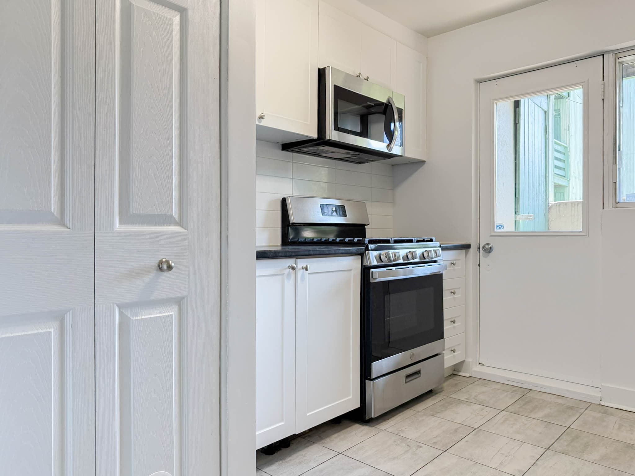 Rue Crevier Apartments — 3 Bedroom - Photo 16