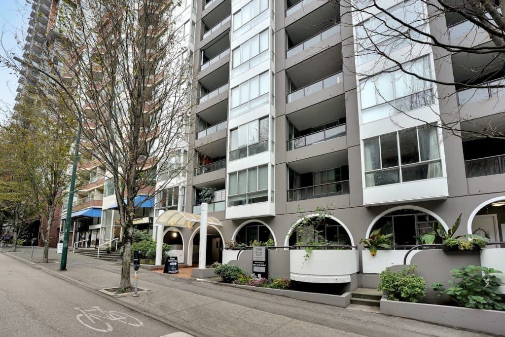 Pacific Terrace Apartments — Downtown Vancouver Bachelor - Photo 4
