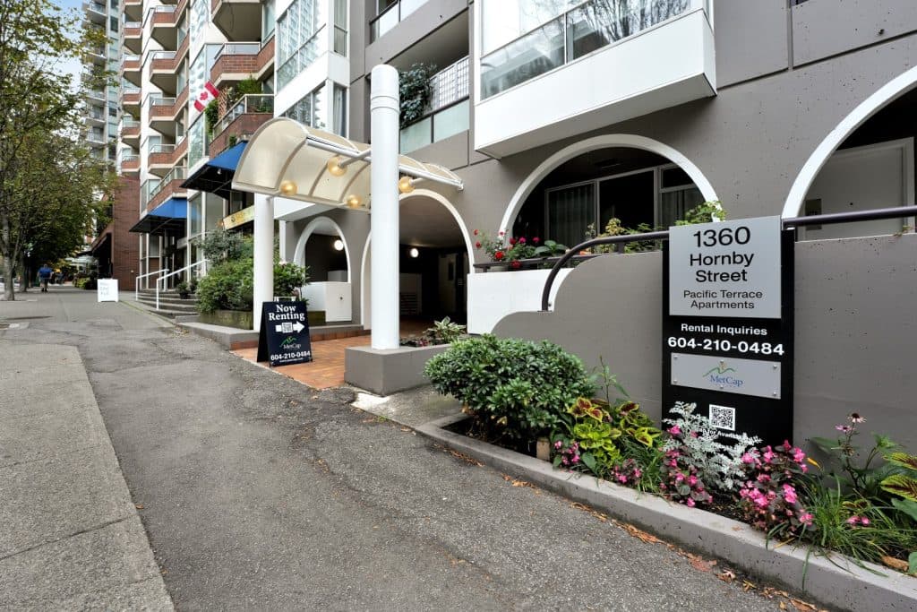 Pacific Terrace Apartments — Downtown Vancouver Bachelor - Photo 3