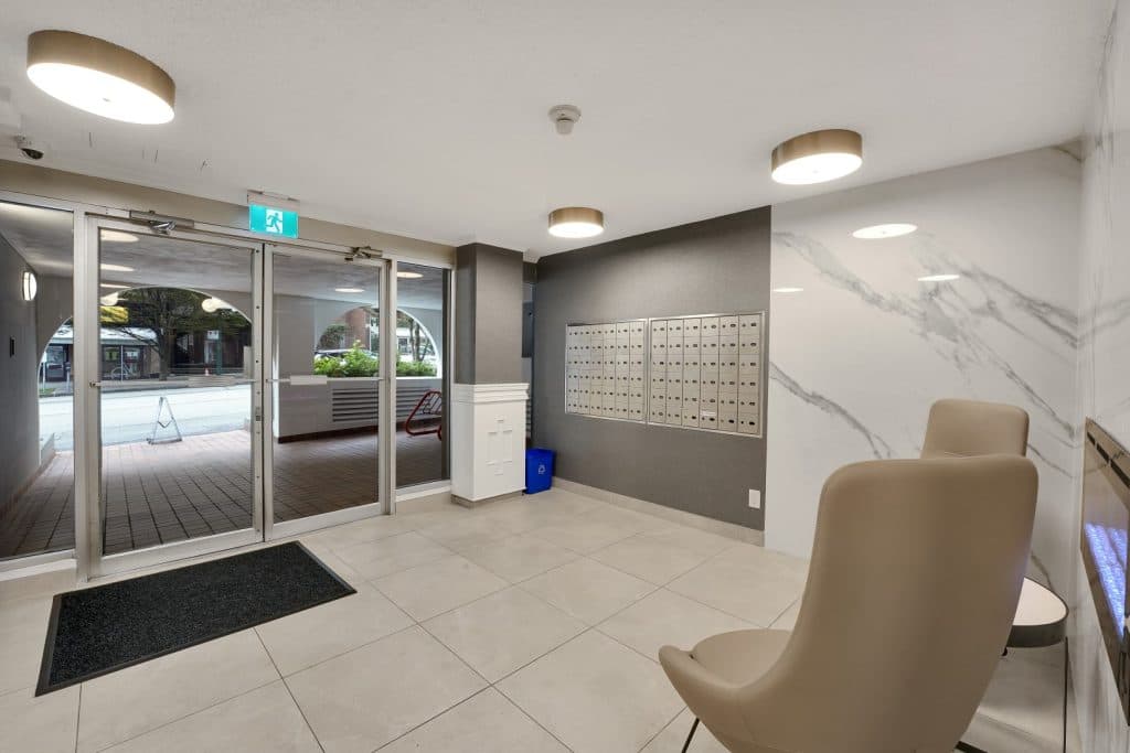Pacific Terrace Apartments — Downtown Vancouver Bachelor - Photo 6