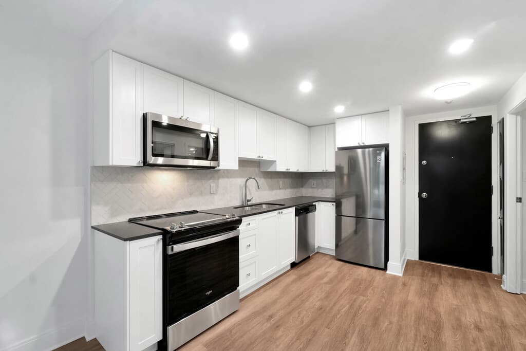 Pacific Terrace Apartments — Downtown Vancouver Bachelor - Photo 33