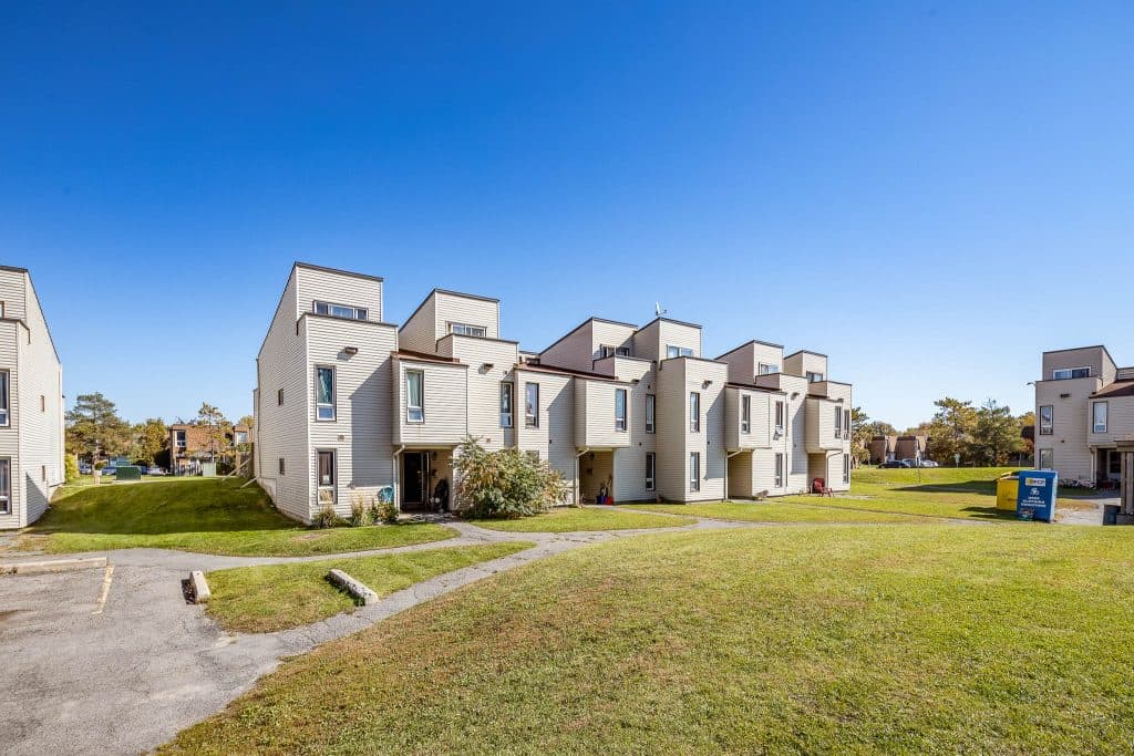 Windsor Park Village — 1 Bedroom - Photo 1