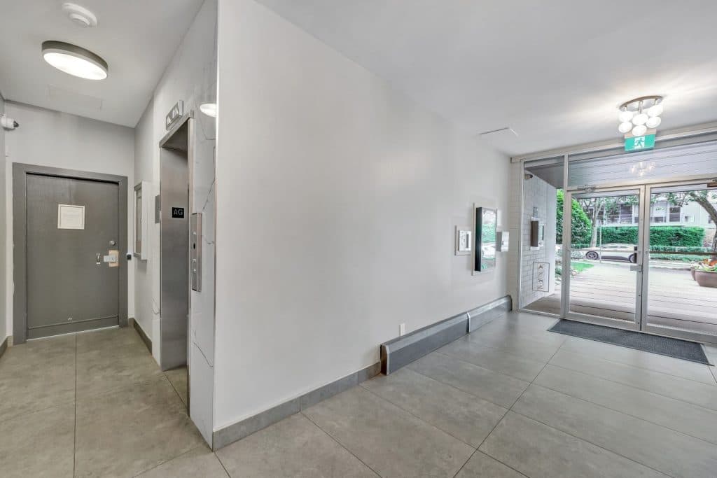Sundowner Apartments — 1 Bedroom - Photo 9